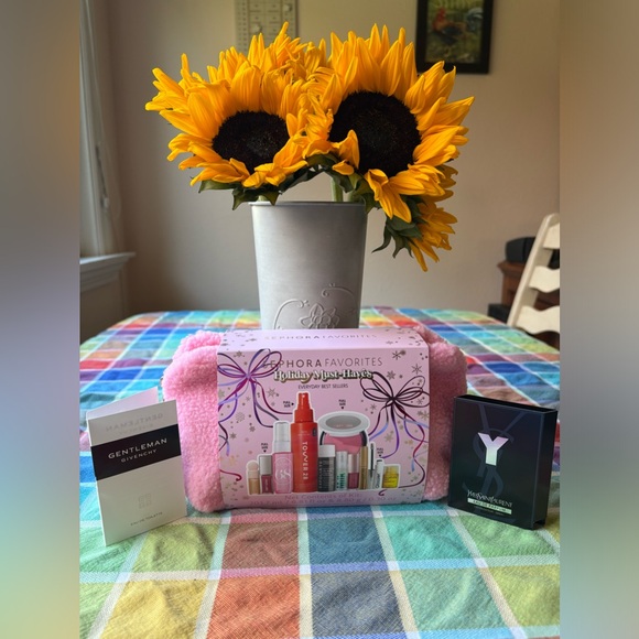 🌻 SEPHORA HOLIDAY MUST HAVES 🌻SEPHORA FAVORITES MAKEUP MUST HAVE SET 🌻 NWT 🌻 - Picture 4 of 16